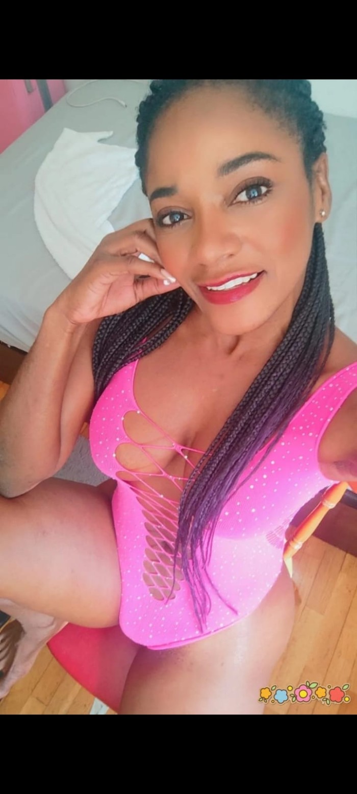 Soy una chica. Mulata muy divertida alegre primera. Vez Irun