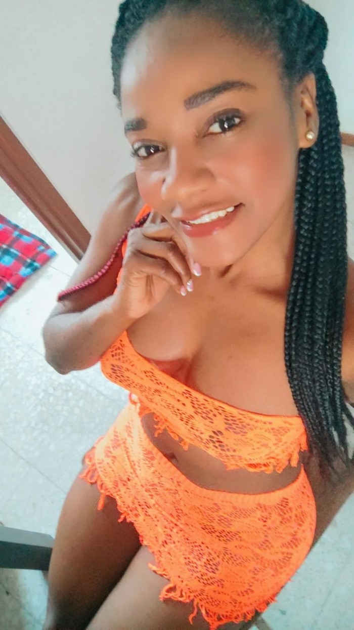 Soy una chica. Mulata muy divertida alegre primera. Vez Irun