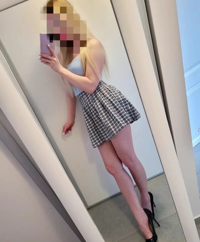 CHICA LATINA FIESTERA SOLO SALIDAS
