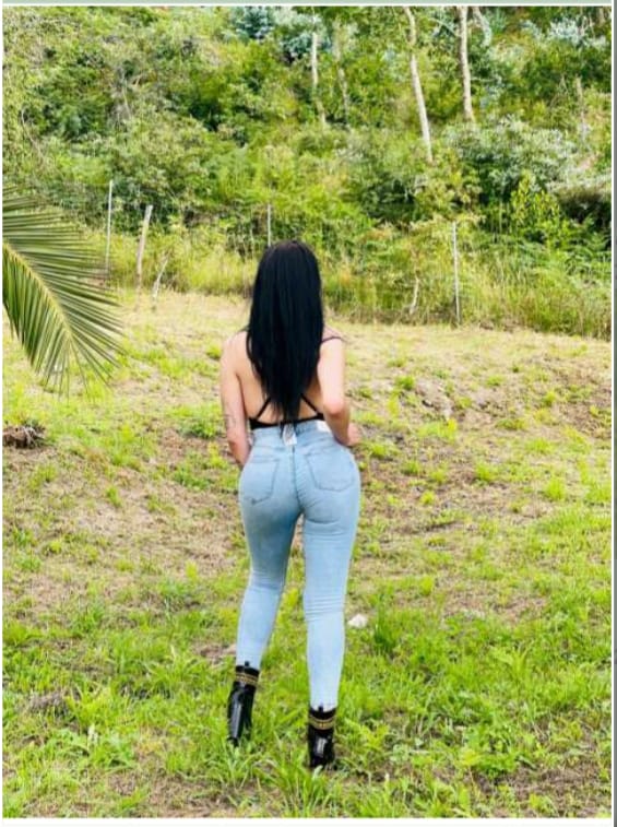 Shemale femenina complaciente sin tabus real