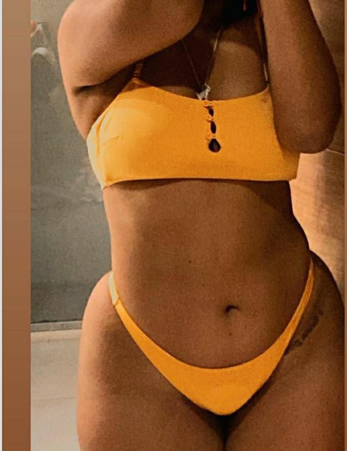 NUEVA AQUI EN BARCELONA …..Dos Chicas Que Nos Gusta La Fiesta