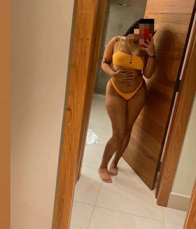 NUEVA AQUI EN BARCELONA …..Dos Chicas Que Nos Gusta La Fiesta