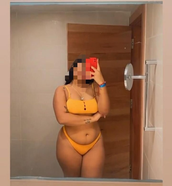 NUEVA AQUI EN BARCELONA …..Dos Chicas Que Nos Gusta La Fiesta