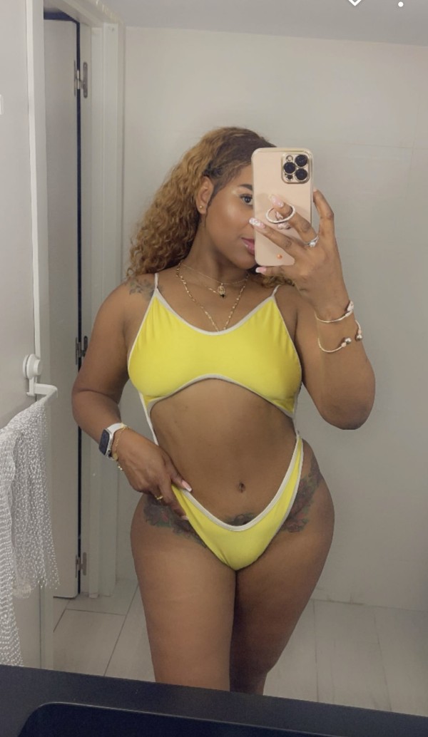 MORENA MUY ATRACTIVA Y SENSUAL