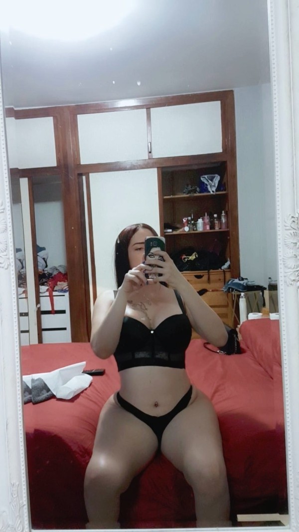 Chica trans fiestera recién llegada guapa