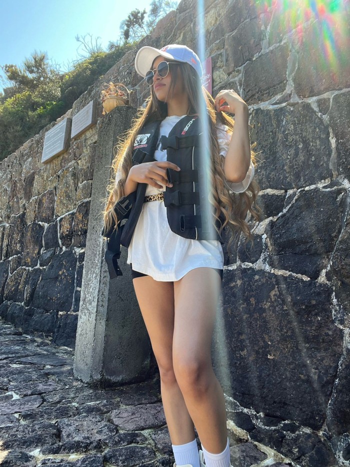 Camila speak english. Hermosa fiestera