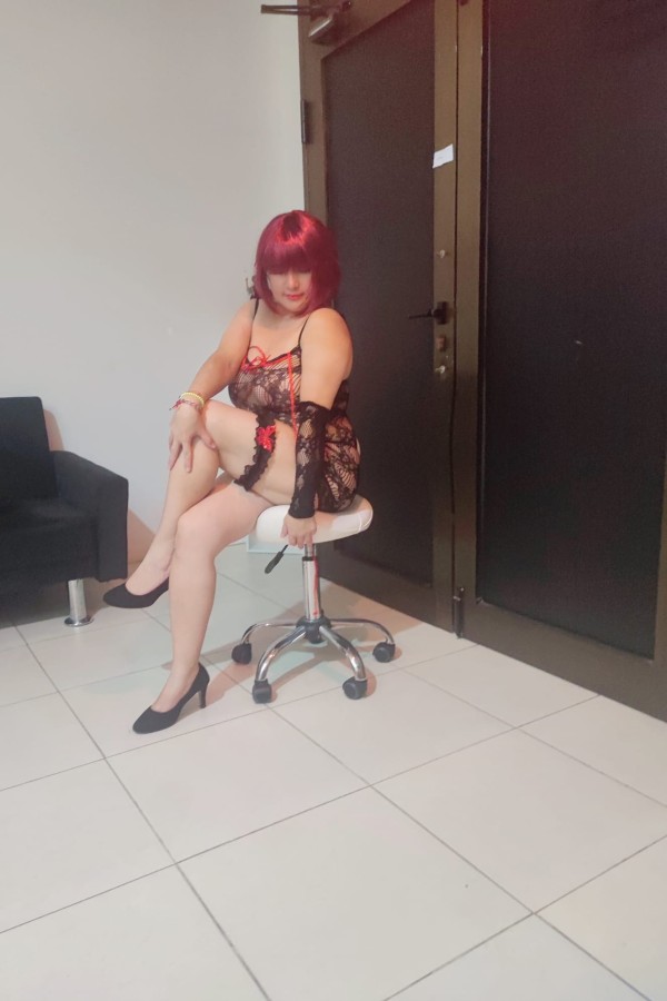 URSULA  BOMBOM EXPLOSIVA CON GANAS DE MAS SIEMPRE