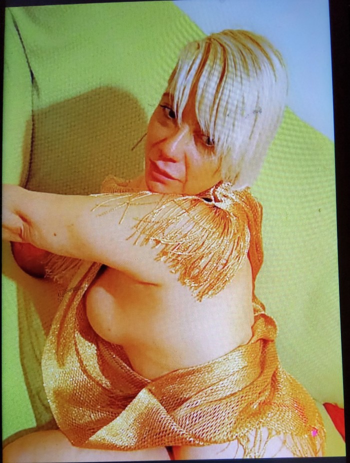Dominicana juguetona