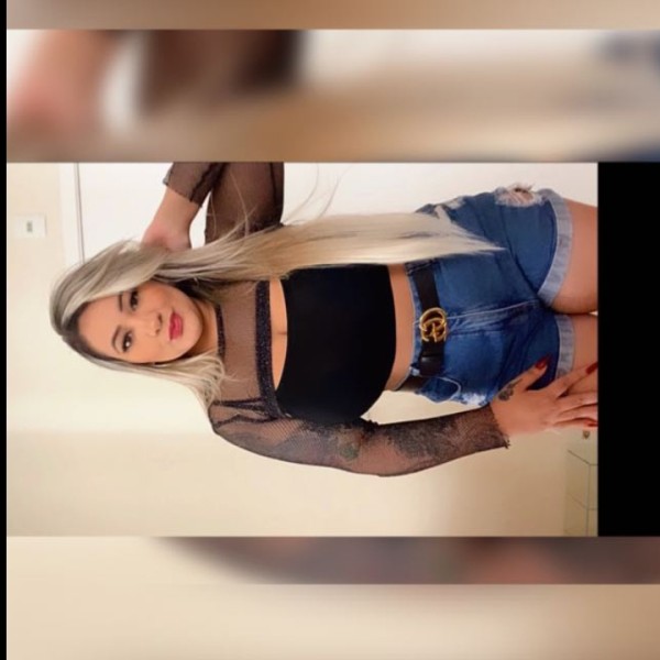 Rubia brasileña recién llegada a la ciudad