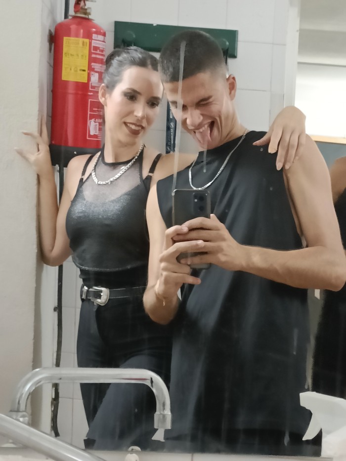 Joel tío súper activo en la cama