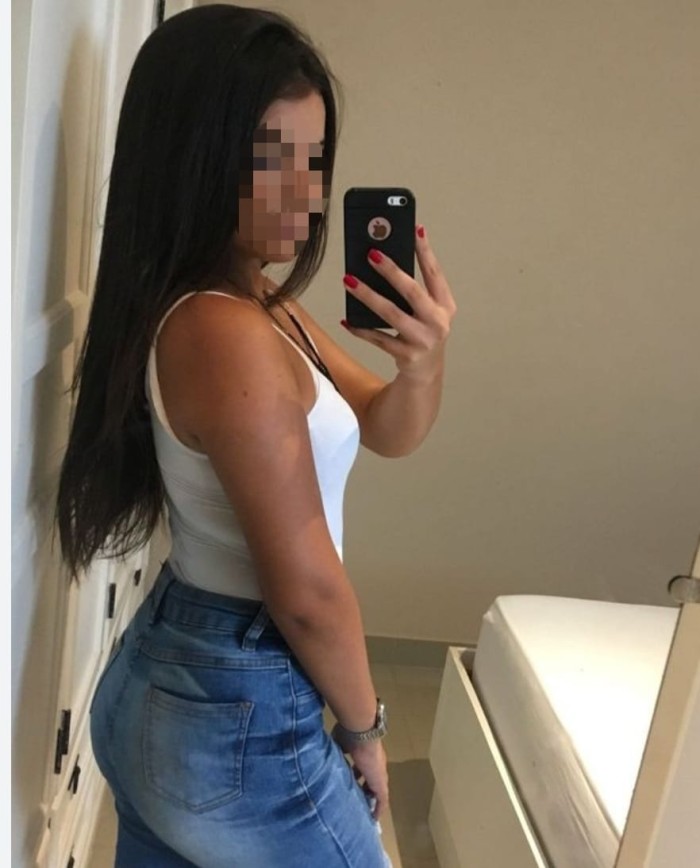 ENCANTADORA CHICA QUIERE FOLLAR