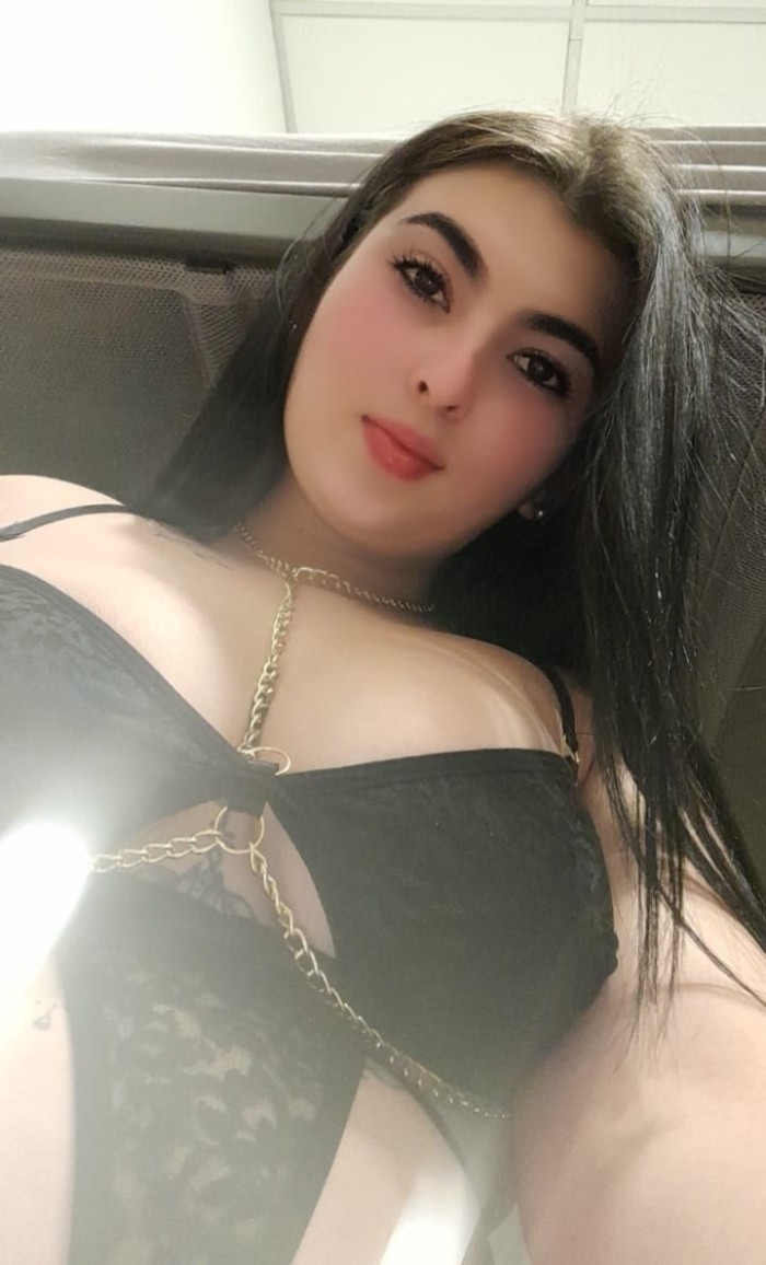 MONICA ARDIENTE Y CARIÑOSA / SALIDAS