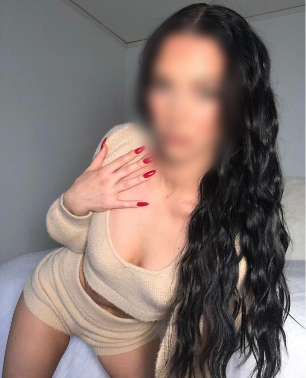 Brasileña Con sangre caliente muy cachonda