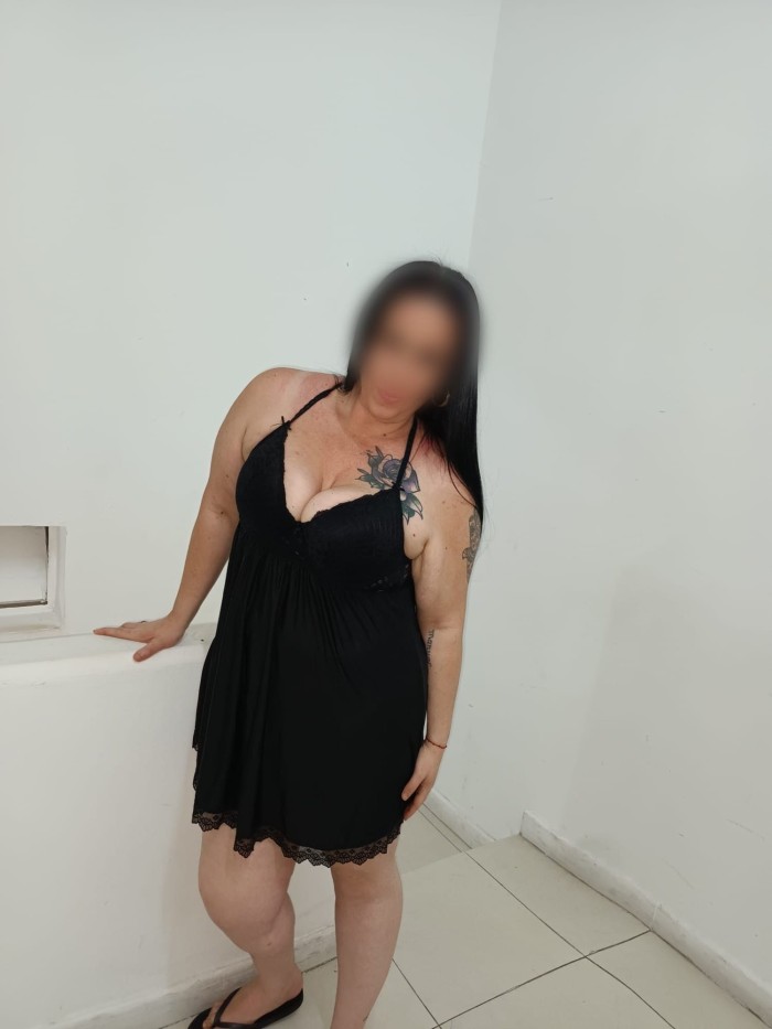 ESPAÑOLITA CON EL COÑITO MOJADO PARA TIII