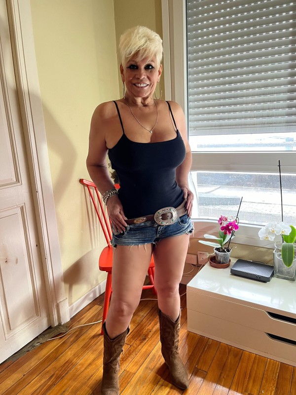 candela madurita brasileña frances griego rico   besitos ricos