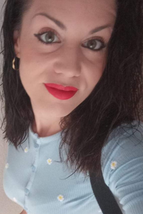 Española de paso por la feria de sanjuan