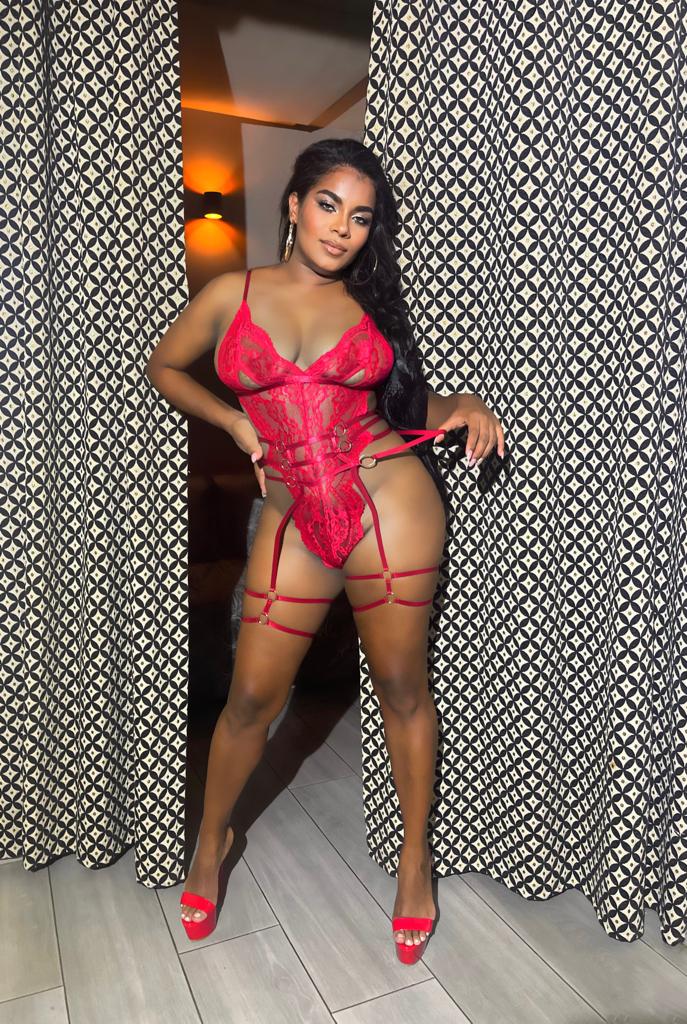 Tatiana recién llegada a La Mansión Azul