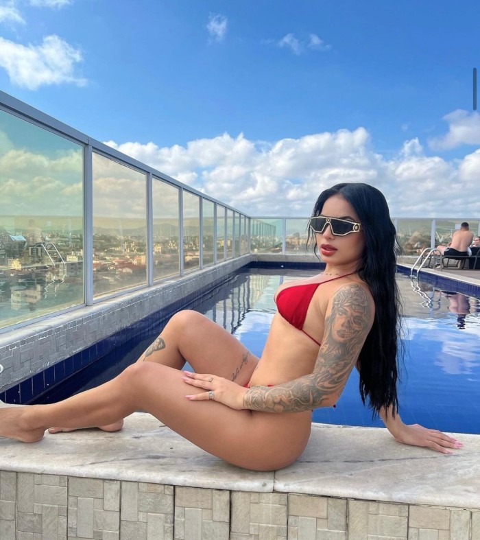 Chica extrovertida,divertida y cariñosa!!