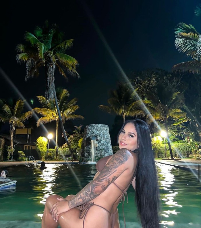 Chica extrovertida,divertida y cariñosa!!