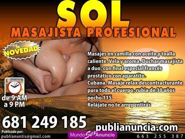 Masajiata profesional en camilla