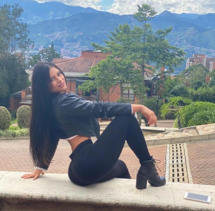 ANDREA SÚPER LUJO DE ALTO NIVEL POR PRIMERA VEZ