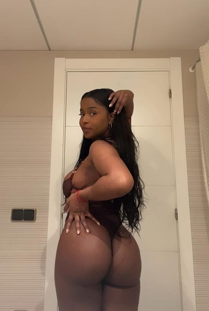UNA MORENA QUE TE EPERA EN LA CAMA.. SALIDAS