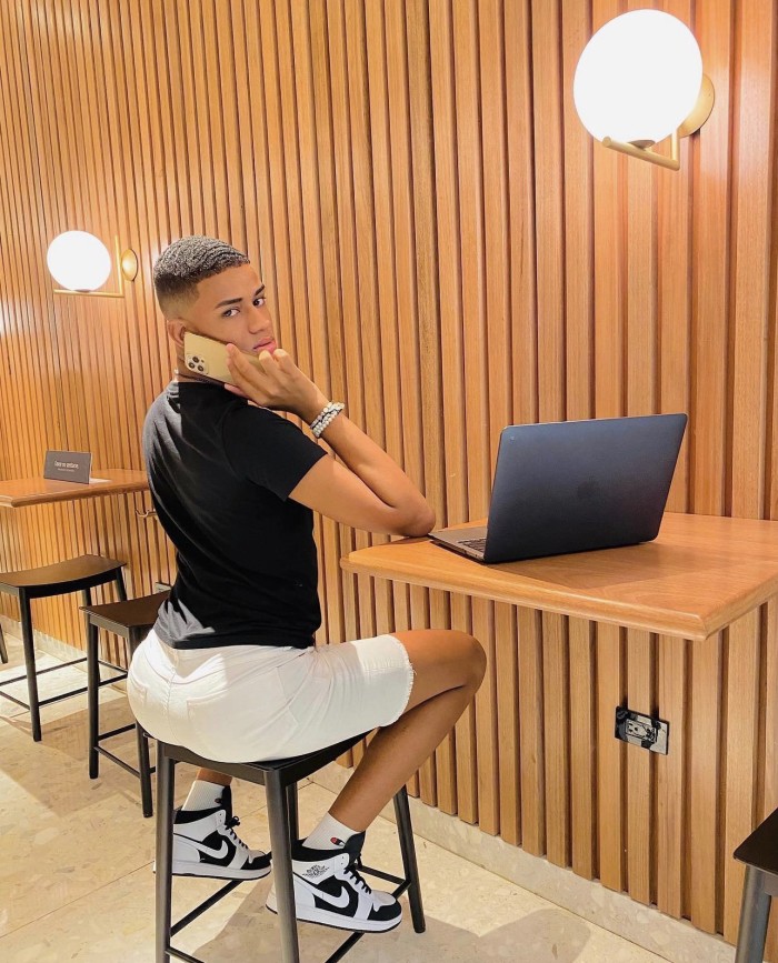 Chico gay sumiso complaciente y dominante