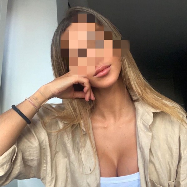 hermosa rubia para tus fetiches