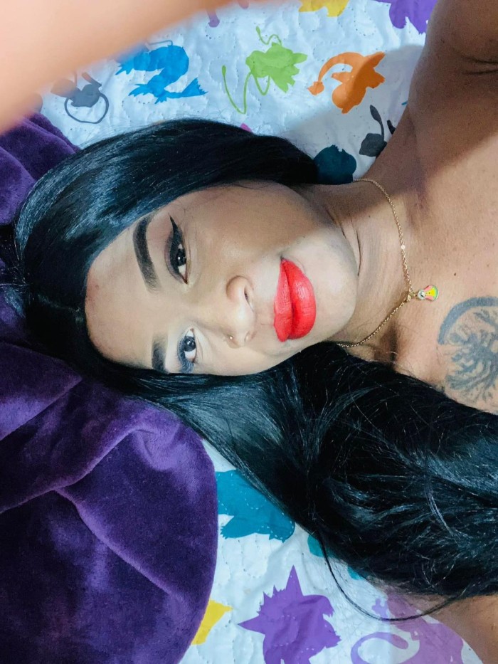 Joven y hermosa Trans colombiana de 21 años