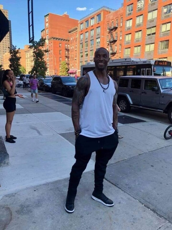 Roberto un macho africano de África fiestero