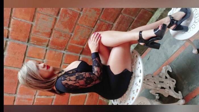 Rubia brasileña nova en ciudad