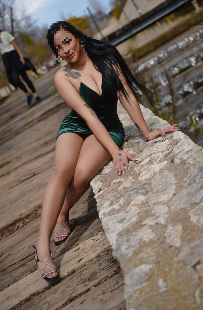 Morena, cachonda y muy implicada.