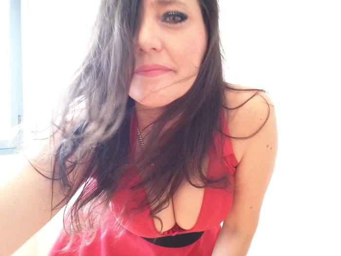 ESPAÑOLA. QUIERO ACCIÓN, FIESTA, MARCHA Y CACHONDE