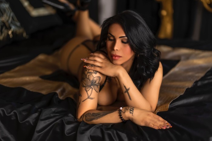 latina fiestera y muy fogosa