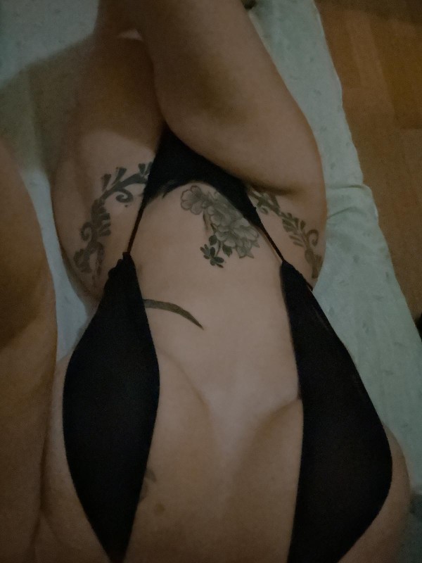 Sofía madurita sexual  rubia delgada