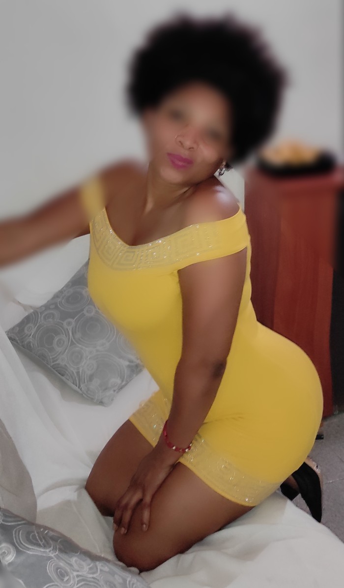 Hermosa y completa latina