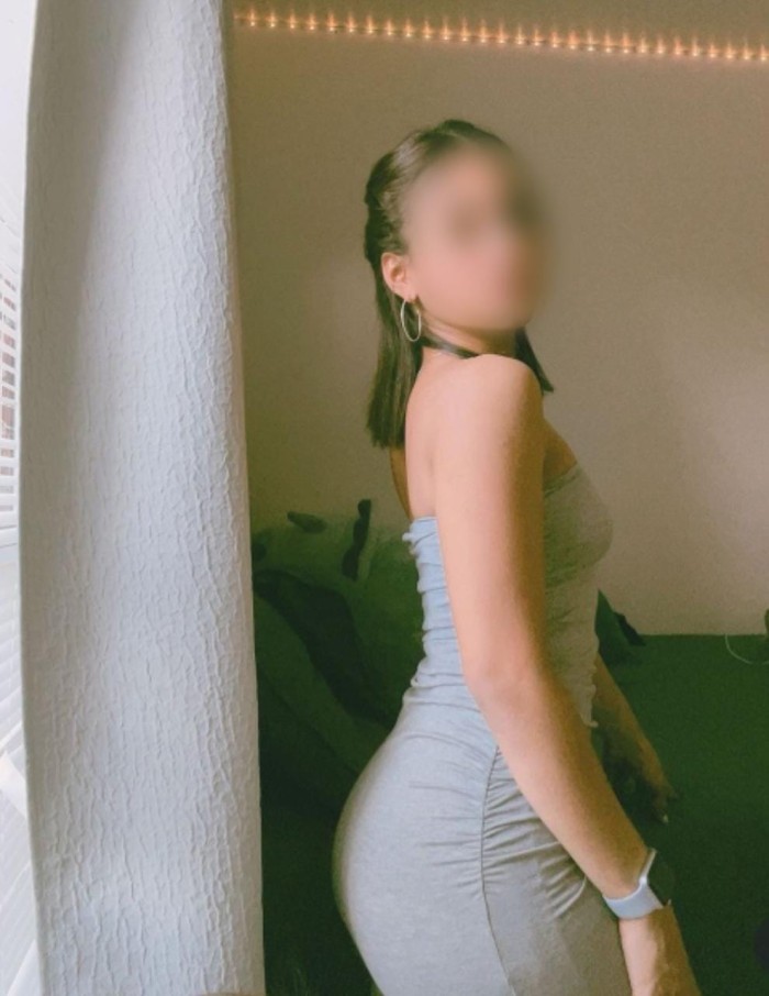 DE PIERNAS ABIERTAS Y CON MUCHAS GANAS