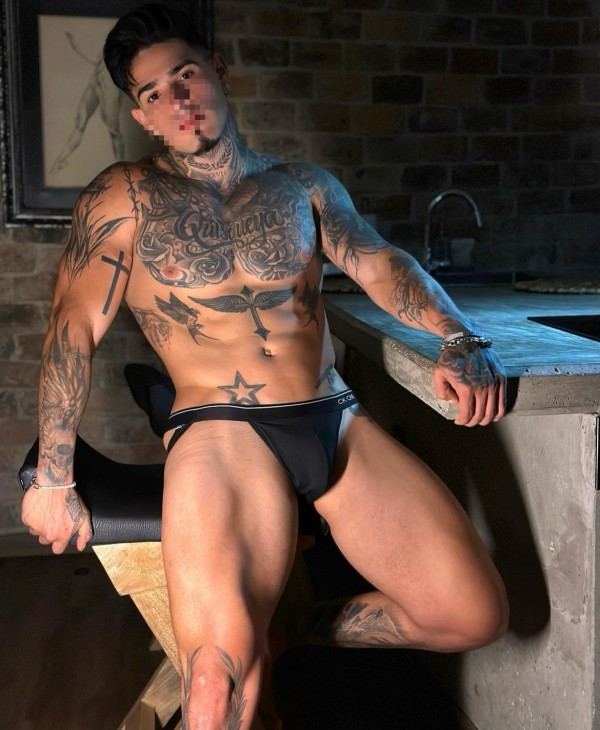 Mario 25 años fit guapo casco viejo Pamplona