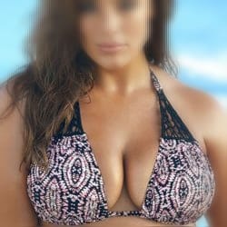 Una mujer guapa tremenda y fogosa