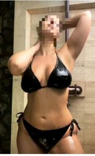 Una mujer guapa tremenda y fogosa