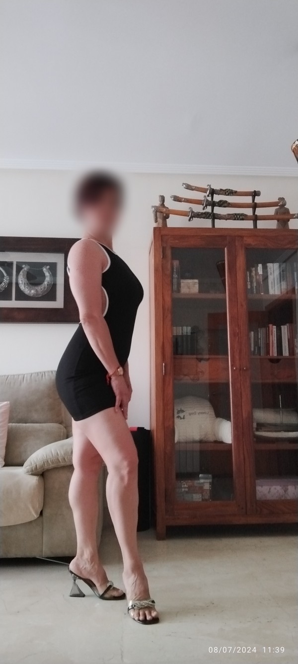 Una latina complaciente!!