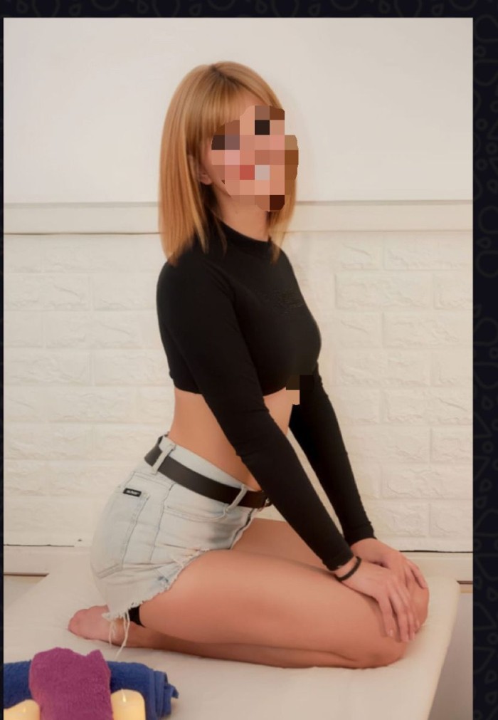 Dulce y sensual masajista profesional