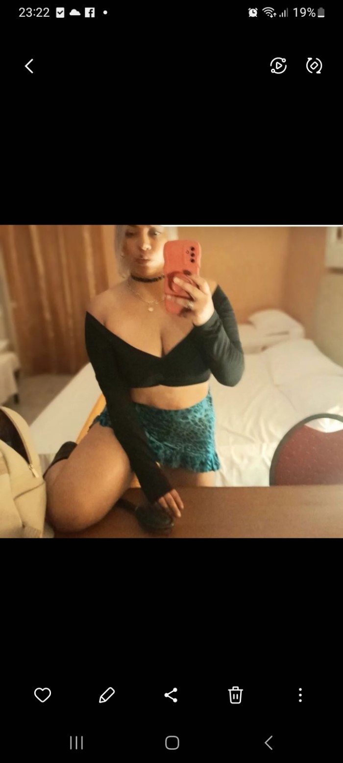 Novedad. Chica  latina Italiana