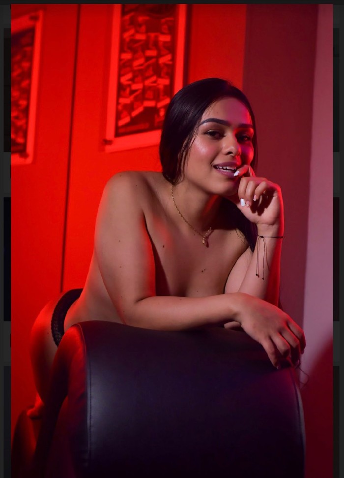 DIABLILLA QUIERE UNA NOCHE DE PLACER