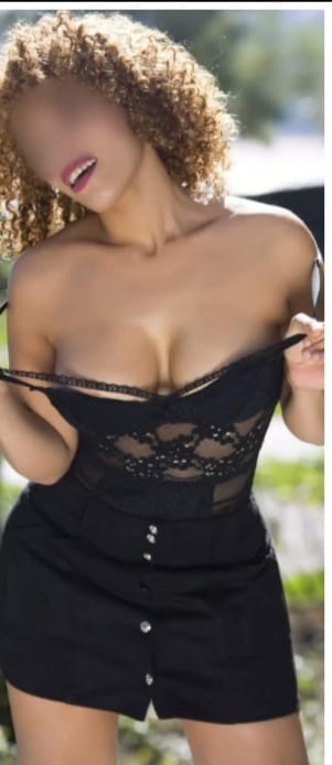 FIESTERAS CON GANAS DE CHUPARLA RICO