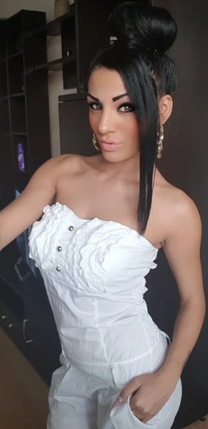 Soy Aisha una chica muy bonita cuerpo muy cuidad