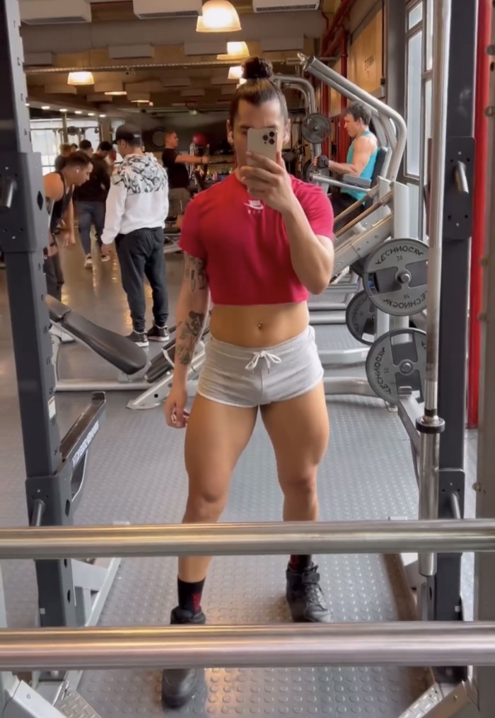 Rubí casco viejo Pamplona nena fit 25 años