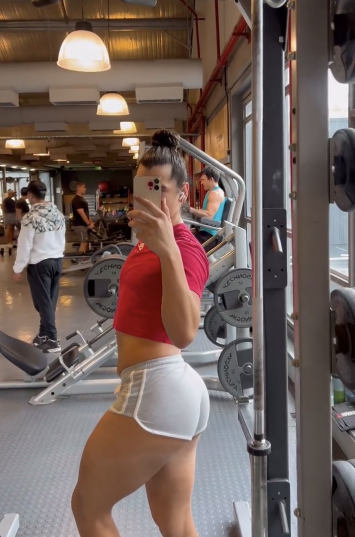 Rubí casco viejo Pamplona nena fit 25 años