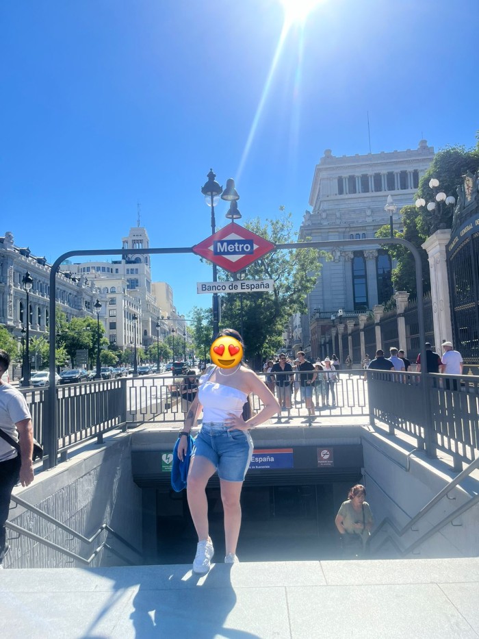 CHICA GOLOSA TRAVIESA