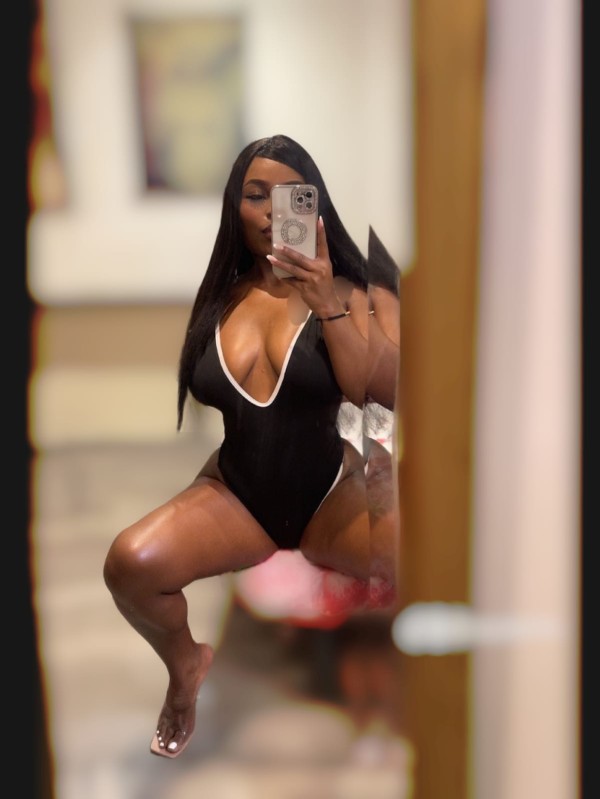 Mia BOMBA LATINA RECIEN LLEGADA